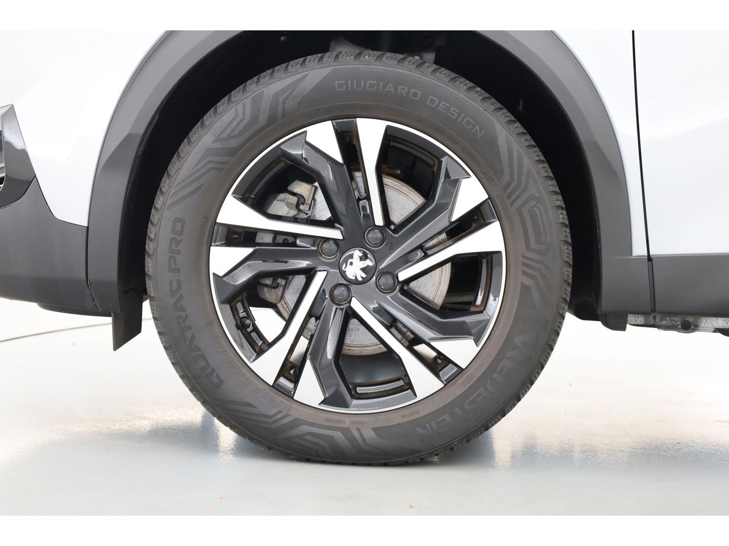 Peugeot e-2008 EV Allure Pack 50 kWh | Apple CarPlay & Android Auto | Clima | All Seasons | Cruise