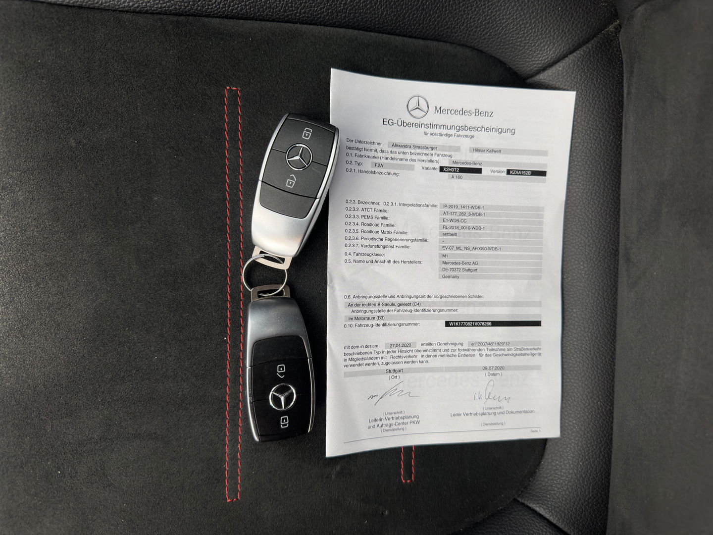 Mercedes-Benz A-Klasse 160 AMG-Sportpack Business-Solution (INCL-BTW) *WIDESCREEN-DIGI-COCKPIT | FULL-LED | LEATHER-MICROFIBRE | CAMERA | DYNAMIC-SELECT | CRUISE | HEATED-SPORTSEATS | PRIVACY-GLASS | DAB | AMBIENT-LIGHT | 18"ALU*