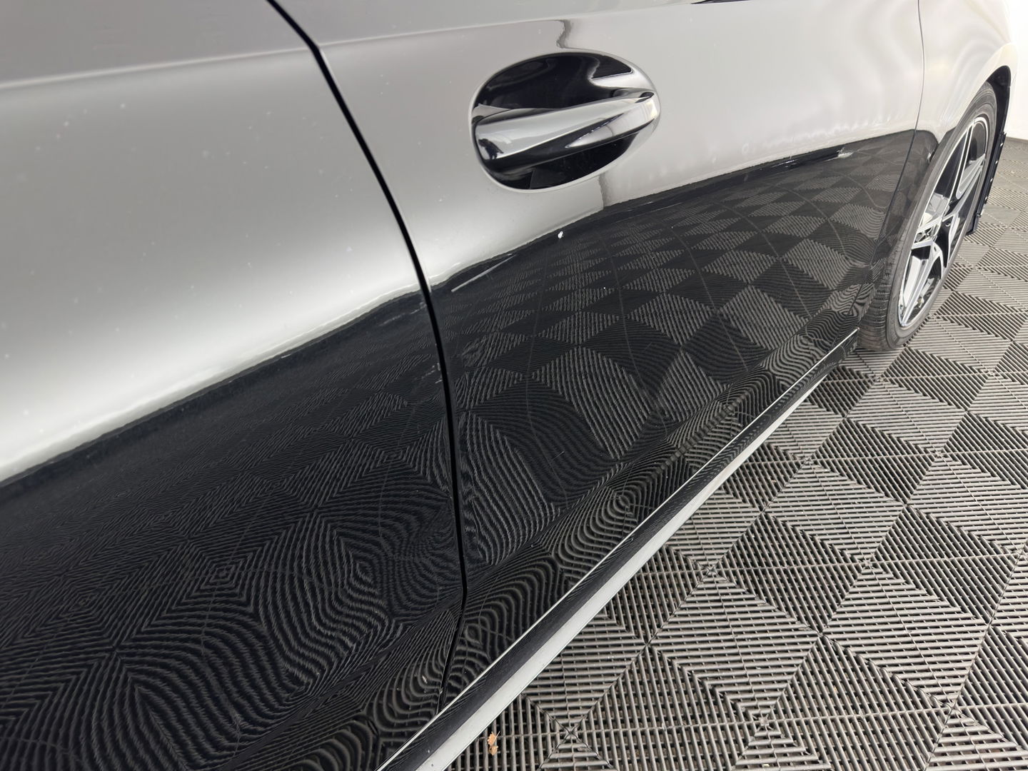 Mercedes-Benz A-Klasse 160 AMG-Sportpack Business-Solution (INCL-BTW) *WIDESCREEN-DIGI-COCKPIT | FULL-LED | LEATHER-MICROFIBRE | CAMERA | DYNAMIC-SELECT | CRUISE | HEATED-SPORTSEATS | PRIVACY-GLASS | DAB | AMBIENT-LIGHT | 18"ALU*