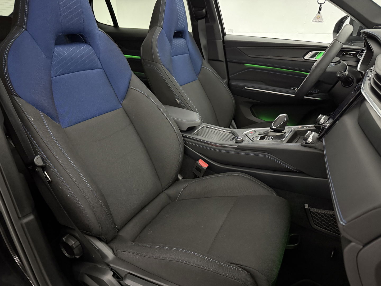 Lynk Co 01 1.5 Black Pack | SOH 95% | Adap. Cruise | Pano | Memory | Sfeerverl. | 360° | Virtual | Carplay