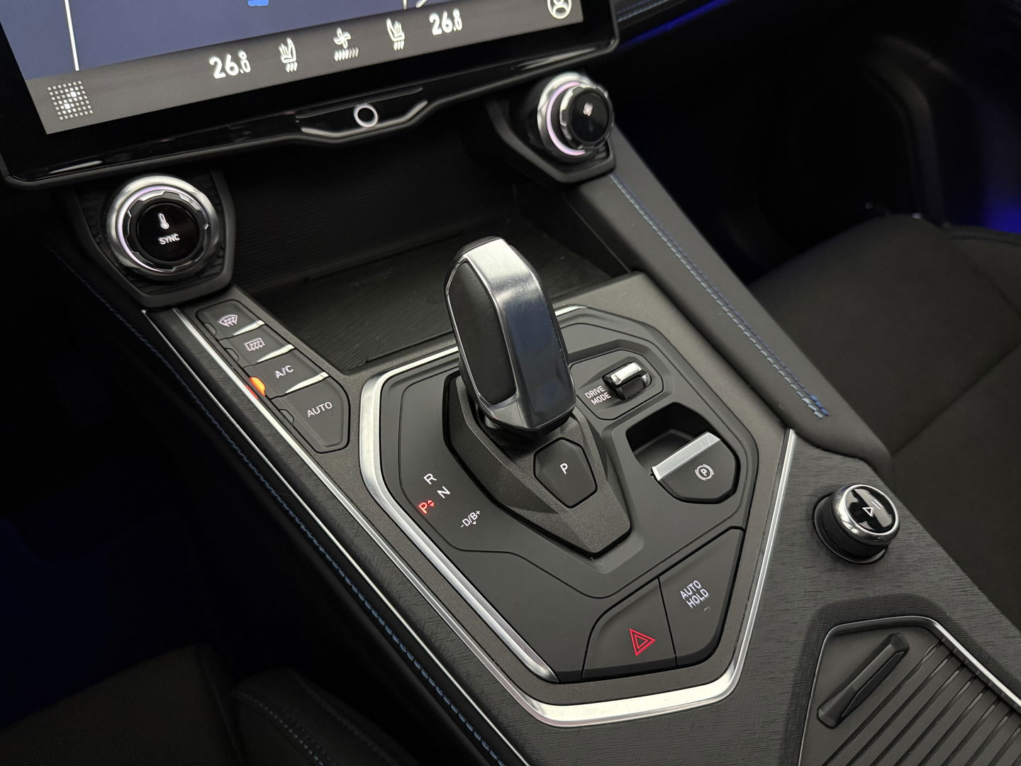 Lynk Co 01 1.5 Black Pack | SOH 95% | Adap. Cruise | Pano | Memory | Sfeerverl. | 360° | Virtual | Carplay