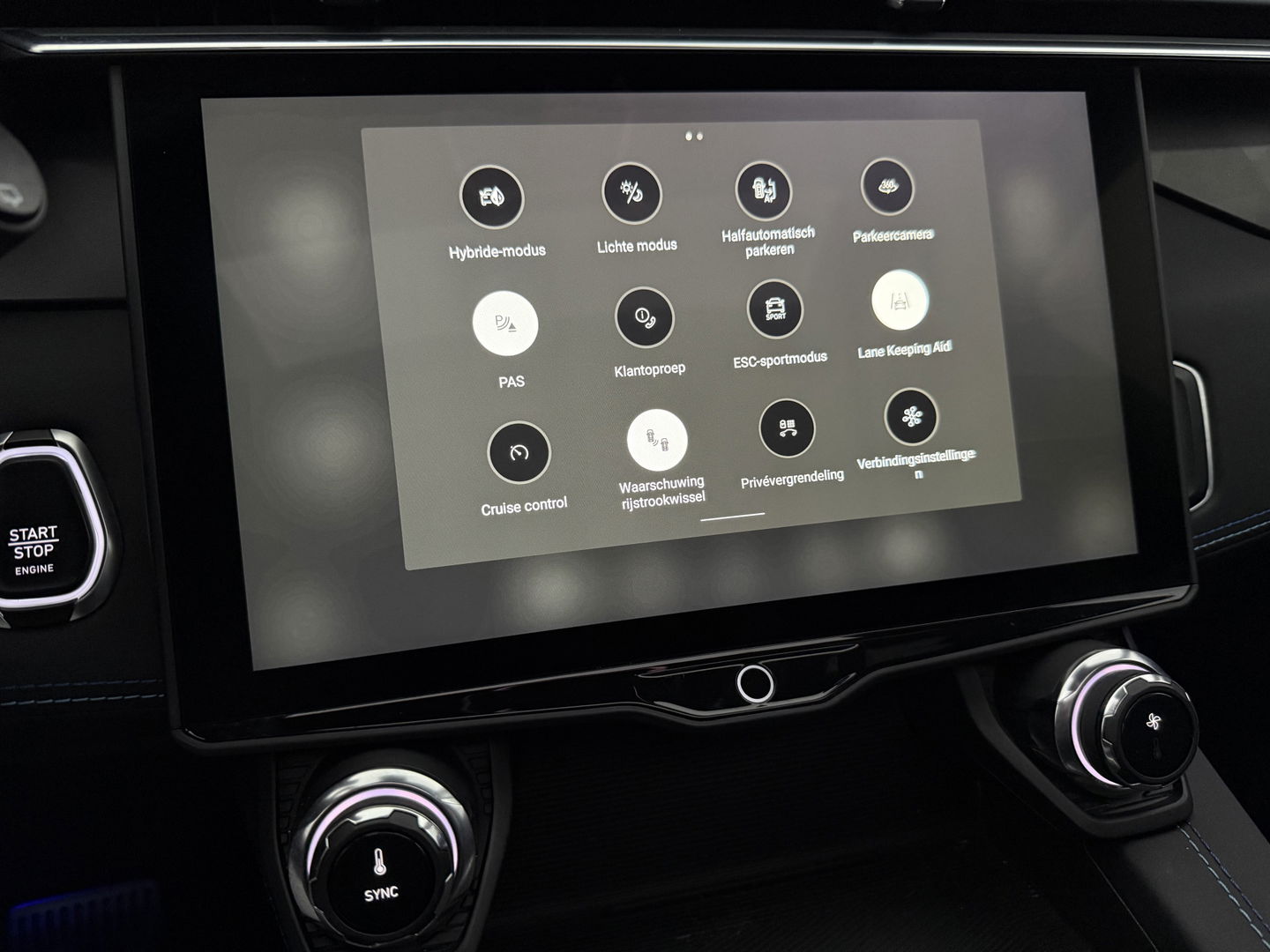 Lynk Co 01 1.5 Black Pack | SOH 95% | Adap. Cruise | Pano | Memory | Sfeerverl. | 360° | Virtual | Carplay