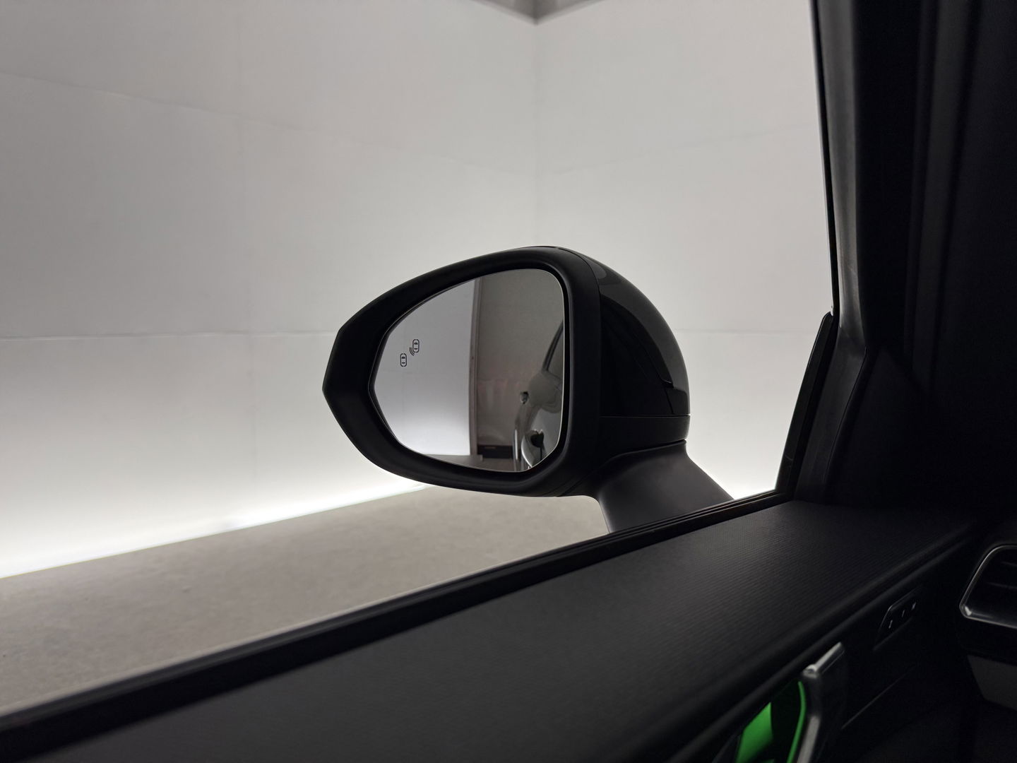 Lynk Co 01 1.5 Black Pack | SOH 95% | Adap. Cruise | Pano | Memory | Sfeerverl. | 360° | Virtual | Carplay