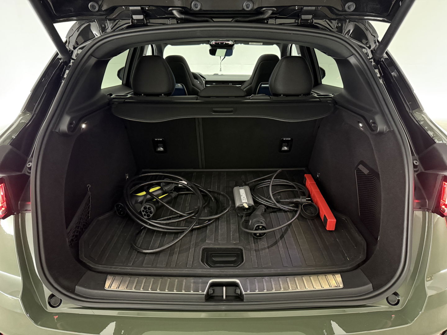 Lynk Co 01 1.5 Black Pack | SOH 95% | Adap. Cruise | Pano | Memory | Sfeerverl. | 360° | Virtual | Carplay