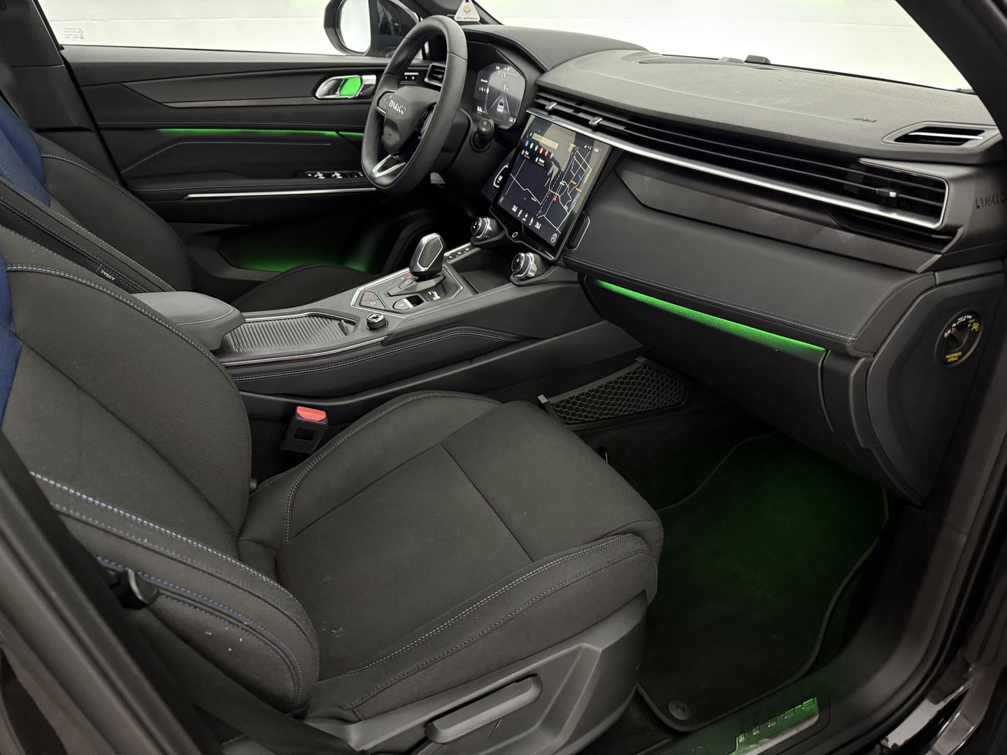 Lynk Co 01 1.5 Black Pack | SOH 95% | Adap. Cruise | Pano | Memory | Sfeerverl. | 360° | Virtual | Carplay