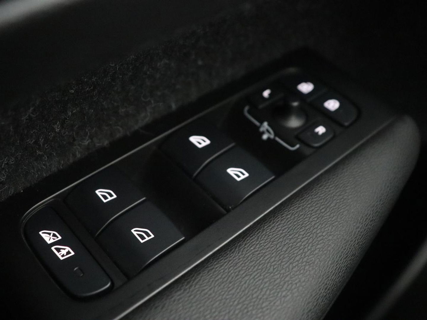 Volvo XC40 Recharge P8 AWD R Design | Panoramadak | Leder | 360 Camera | Stoelverwarming | Harman/Kardon | Memory | Carplay | Adaptive cruise | Keyless | Navigatie | Full LED