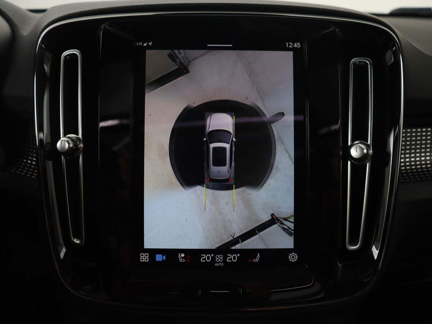 Volvo XC40 Recharge P8 AWD R Design | Panoramadak | Leder | 360 Camera | Stoelverwarming | Harman/Kardon | Memory | Carplay | Adaptive cruise | Keyless | Navigatie | Full LED
