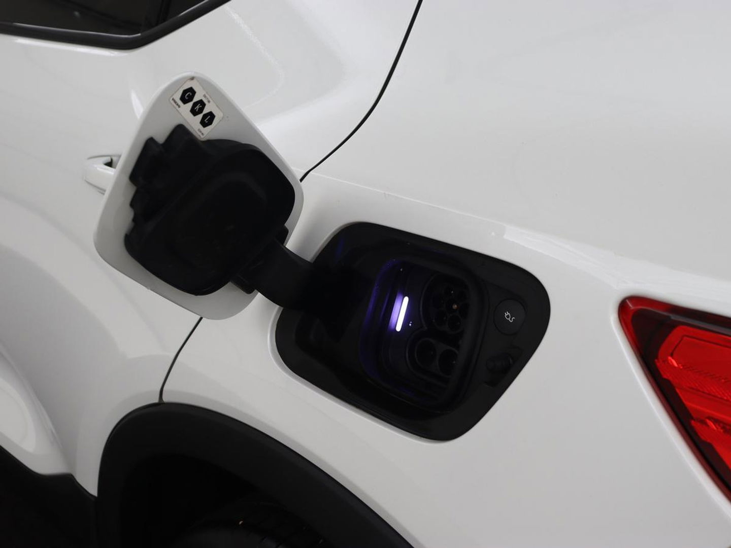 Volvo XC40 Recharge P8 AWD R Design | Panoramadak | Leder | 360 Camera | Stoelverwarming | Harman/Kardon | Memory | Carplay | Adaptive cruise | Keyless | Navigatie | Full LED