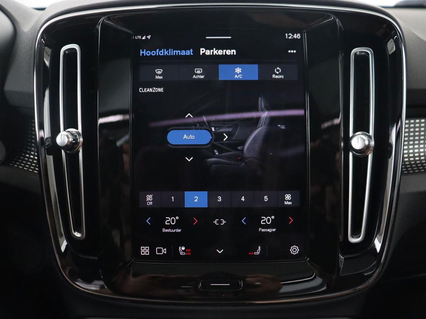 Volvo XC40 Recharge P8 AWD R Design | Panoramadak | Leder | 360 Camera | Stoelverwarming | Harman/Kardon | Memory | Carplay | Adaptive cruise | Keyless | Navigatie | Full LED