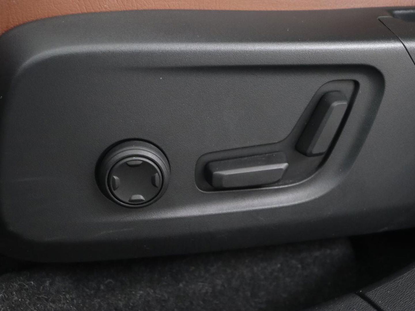 Volvo XC40 Recharge P8 AWD R Design | Panoramadak | Leder | 360 Camera | Stoelverwarming | Harman/Kardon | Memory | Carplay | Adaptive cruise | Keyless | Navigatie | Full LED