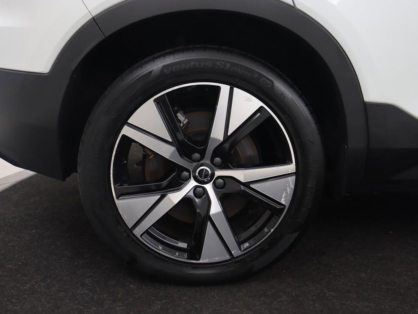 Volvo XC40 Recharge P8 AWD R Design | Panoramadak | Leder | 360 Camera | Stoelverwarming | Harman/Kardon | Memory | Carplay | Adaptive cruise | Keyless | Navigatie | Full LED