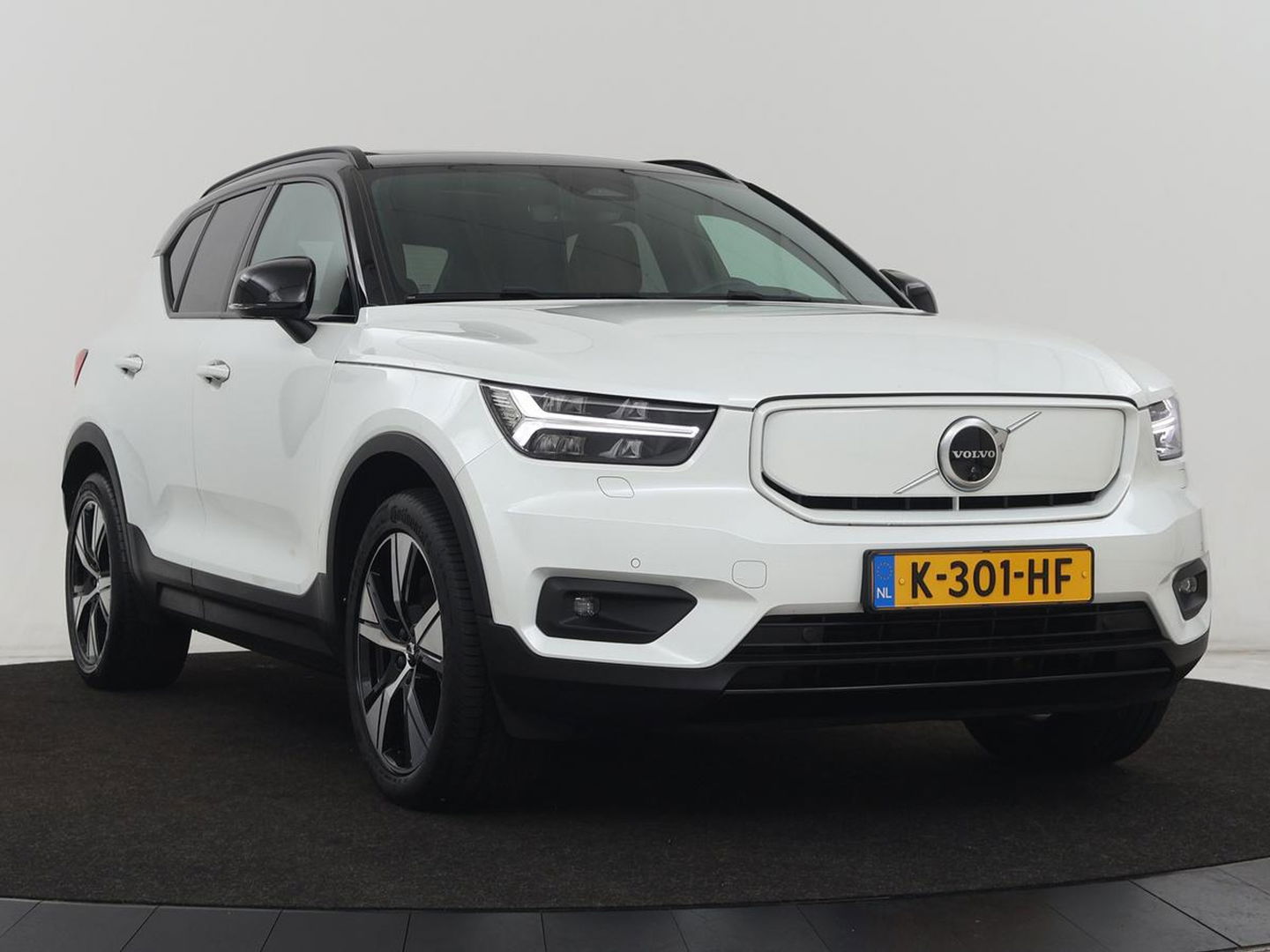 Volvo XC40 Recharge P8 AWD R Design | Panoramadak | Leder | 360 Camera | Stoelverwarming | Harman/Kardon | Memory | Carplay | Adaptive cruise | Keyless | Navigatie | Full LED