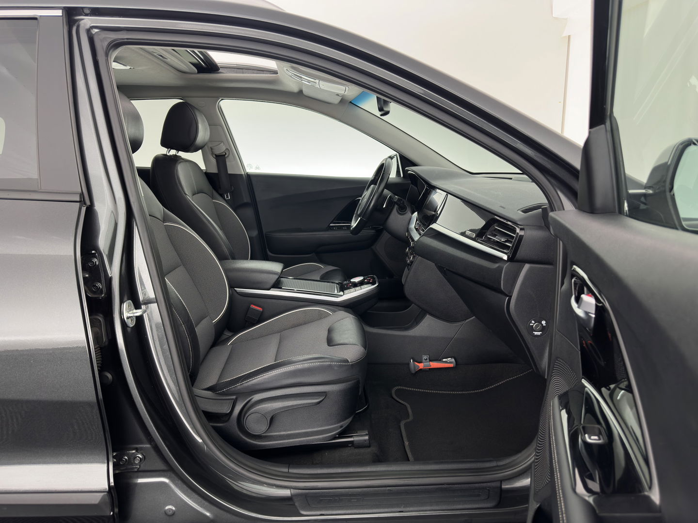 Kia e-Niro DynamicPlusLine 64 kWh (INCL-BTW) | 1/2 LEATHER | FULL-LED | SUNFOOF | NAVI-FULLMAP | KEYLESS | DIGI-COCKPIT | PRIVACY-GLASS | 17"ALU*