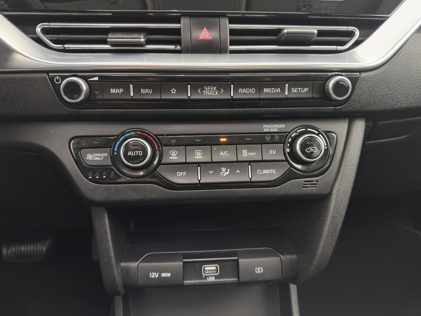 Kia e-Niro DynamicPlusLine 64 kWh (INCL-BTW) | 1/2 LEATHER | FULL-LED | SUNFOOF | NAVI-FULLMAP | KEYLESS | DIGI-COCKPIT | PRIVACY-GLASS | 17"ALU*