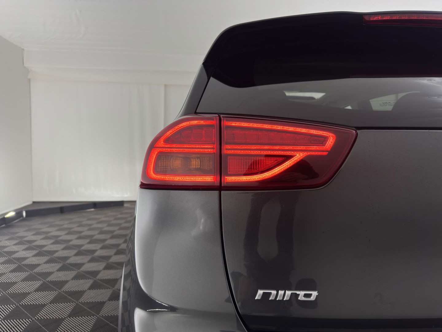 Kia e-Niro DynamicPlusLine 64 kWh (INCL-BTW) | 1/2 LEATHER | FULL-LED | SUNFOOF | NAVI-FULLMAP | KEYLESS | DIGI-COCKPIT | PRIVACY-GLASS | 17"ALU*