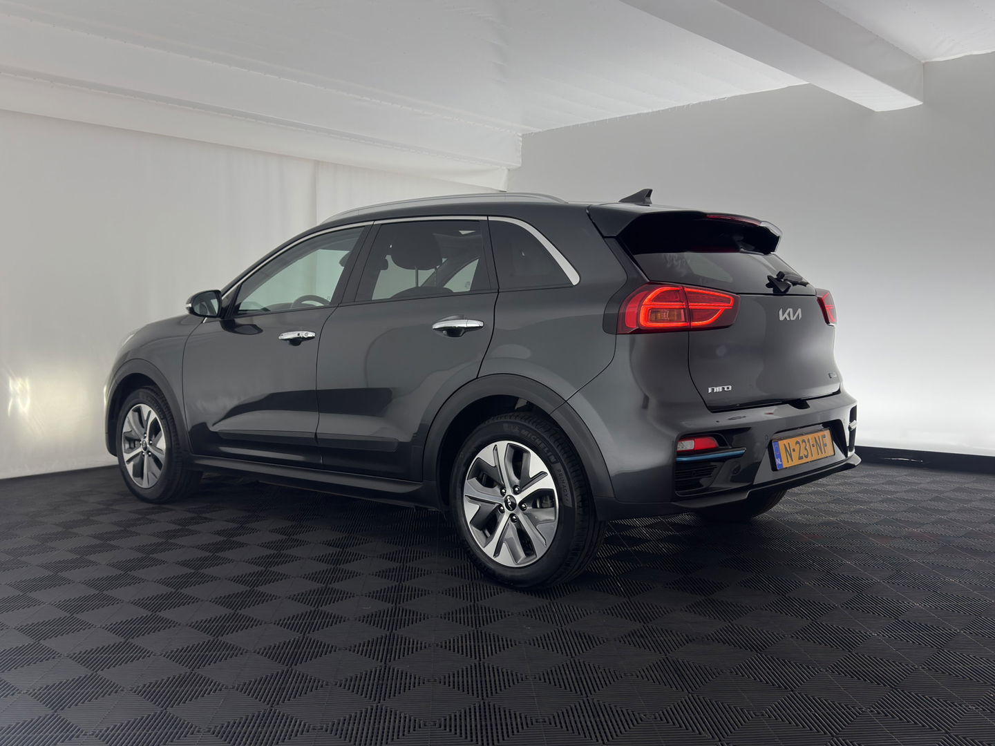 Kia e-Niro DynamicPlusLine 64 kWh (INCL-BTW) | 1/2 LEATHER | FULL-LED | SUNFOOF | NAVI-FULLMAP | KEYLESS | DIGI-COCKPIT | PRIVACY-GLASS | 17"ALU*