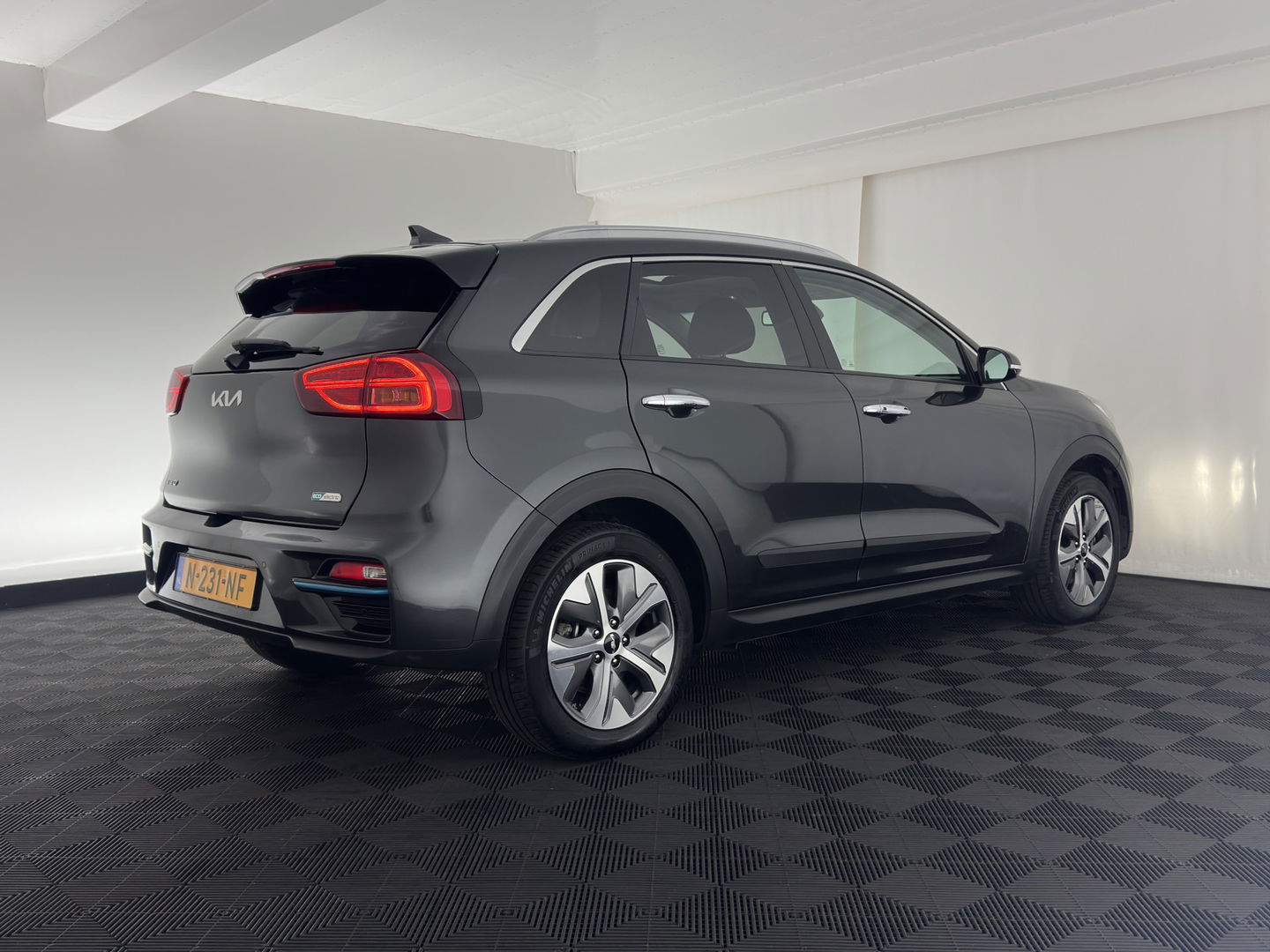 Kia e-Niro DynamicPlusLine 64 kWh (INCL-BTW) | 1/2 LEATHER | FULL-LED | SUNFOOF | NAVI-FULLMAP | KEYLESS | DIGI-COCKPIT | PRIVACY-GLASS | 17"ALU*