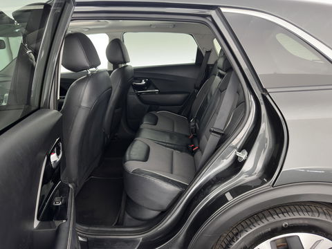 Kia e-Niro DynamicPlusLine 64 kWh (INCL-BTW) | 1/2 LEATHER | FULL-LED | SUNFOOF | NAVI-FULLMAP | KEYLESS | DIGI-COCKPIT | PRIVACY-GLASS | 17"ALU*