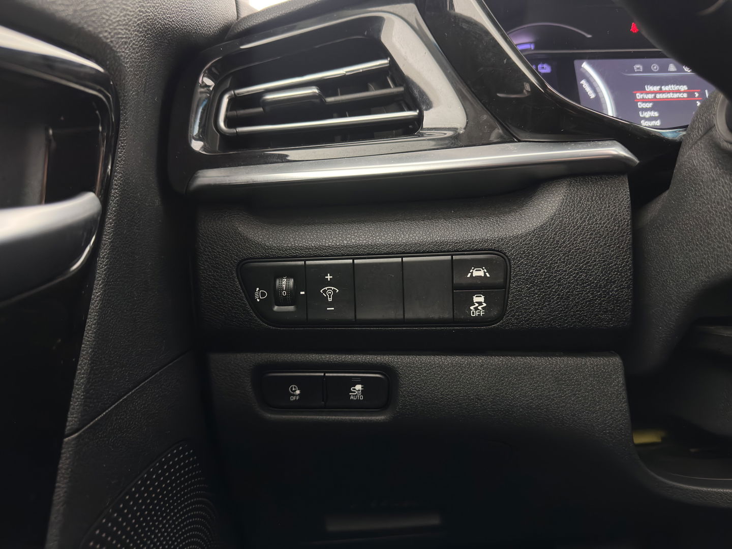 Kia e-Niro DynamicPlusLine 64 kWh (INCL-BTW) | 1/2 LEATHER | FULL-LED | SUNFOOF | NAVI-FULLMAP | KEYLESS | DIGI-COCKPIT | PRIVACY-GLASS | 17"ALU*