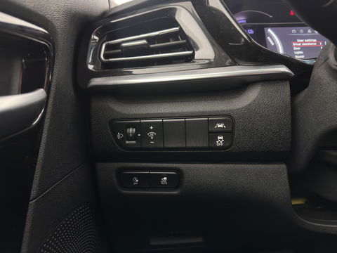 Kia e-Niro DynamicPlusLine 64 kWh (INCL-BTW) | 1/2 LEATHER | FULL-LED | SUNFOOF | NAVI-FULLMAP | KEYLESS | DIGI-COCKPIT | PRIVACY-GLASS | 17"ALU*