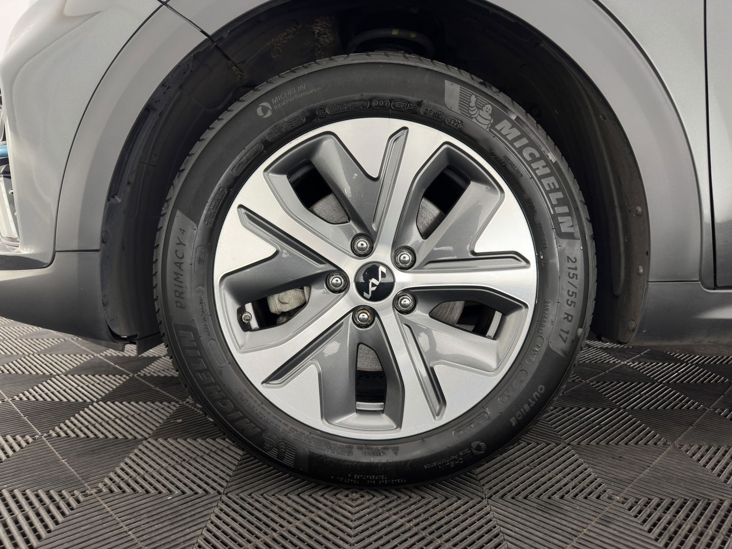 Kia e-Niro DynamicPlusLine 64 kWh (INCL-BTW) | 1/2 LEATHER | FULL-LED | SUNFOOF | NAVI-FULLMAP | KEYLESS | DIGI-COCKPIT | PRIVACY-GLASS | 17"ALU*