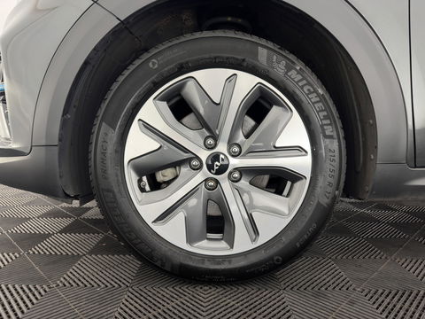 Kia e-Niro DynamicPlusLine 64 kWh (INCL-BTW) | 1/2 LEATHER | FULL-LED | SUNFOOF | NAVI-FULLMAP | KEYLESS | DIGI-COCKPIT | PRIVACY-GLASS | 17"ALU*