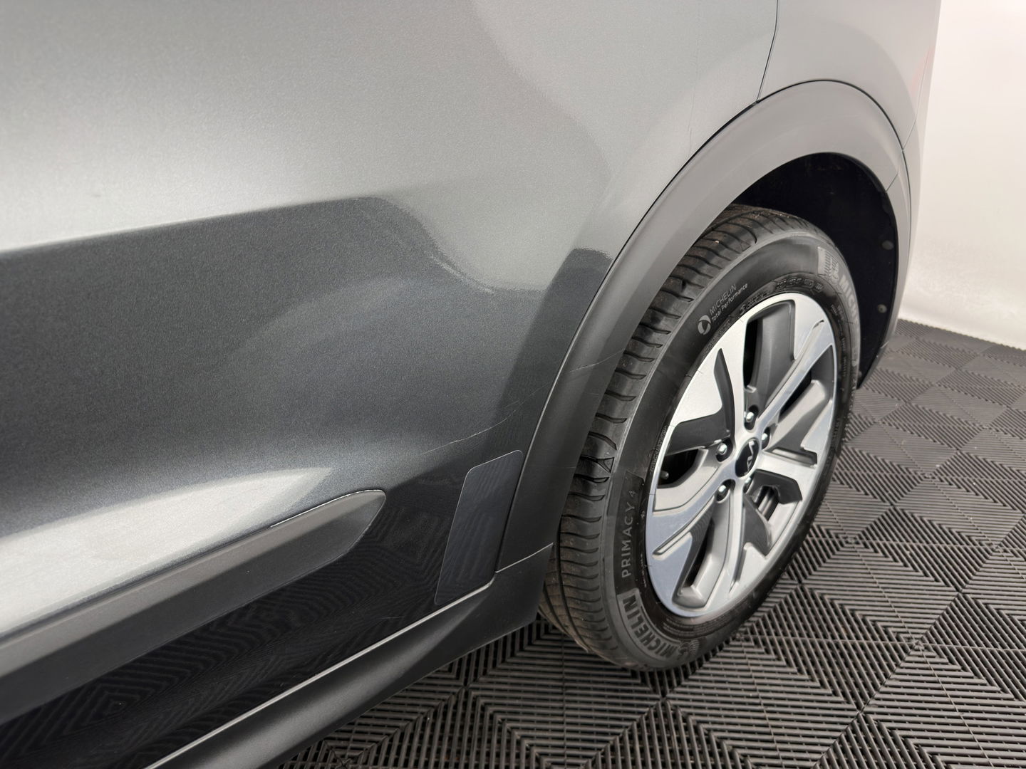 Kia e-Niro DynamicPlusLine 64 kWh (INCL-BTW) | 1/2 LEATHER | FULL-LED | SUNFOOF | NAVI-FULLMAP | KEYLESS | DIGI-COCKPIT | PRIVACY-GLASS | 17"ALU*