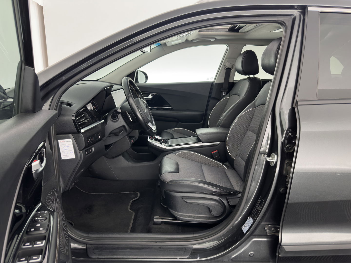 Kia e-Niro DynamicPlusLine 64 kWh (INCL-BTW) | 1/2 LEATHER | FULL-LED | SUNFOOF | NAVI-FULLMAP | KEYLESS | DIGI-COCKPIT | PRIVACY-GLASS | 17"ALU*