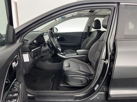Kia e-Niro DynamicPlusLine 64 kWh (INCL-BTW) | 1/2 LEATHER | FULL-LED | SUNFOOF | NAVI-FULLMAP | KEYLESS | DIGI-COCKPIT | PRIVACY-GLASS | 17"ALU*