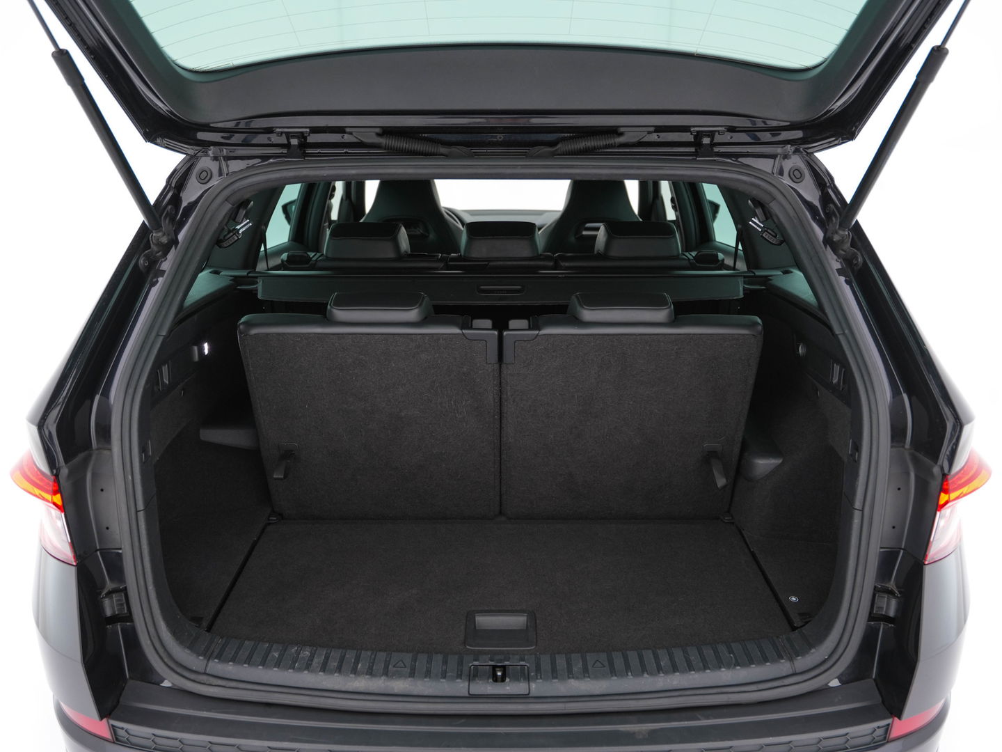 Škoda Kodiaq 1.5TSI Sportline ( 7-Pers.) Aut* LEATHER-MICROFIBRE | MEMORY-PACK | FULL-LED | ADAPTIVE-CRUISE | CAMERA | DAB+ | AMBIENT-LIGHT | KEYLESS | CARPLAY | HEATED-SPORTSEATS | DAB | SHIFT-PADDLES | 20 "ALU*