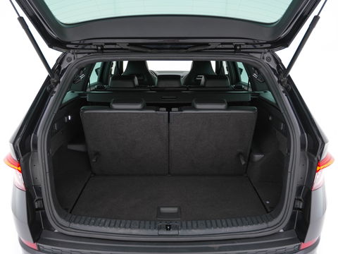 Škoda Kodiaq 1.5TSI Sportline ( 7-Pers.) Aut* LEATHER-MICROFIBRE | MEMORY-PACK | FULL-LED | ADAPTIVE-CRUISE | CAMERA | DAB+ | AMBIENT-LIGHT | KEYLESS | CARPLAY | HEATED-SPORTSEATS | DAB | SHIFT-PADDLES | 20 "ALU*