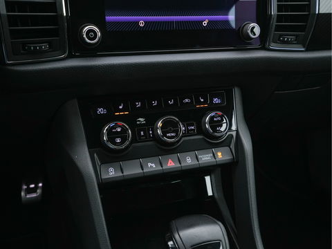 Škoda Kodiaq 1.5TSI Sportline ( 7-Pers.) Aut* LEATHER-MICROFIBRE | MEMORY-PACK | FULL-LED | ADAPTIVE-CRUISE | CAMERA | DAB+ | AMBIENT-LIGHT | KEYLESS | CARPLAY | HEATED-SPORTSEATS | DAB | SHIFT-PADDLES | 20 "ALU*
