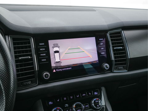 Škoda Kodiaq 1.5TSI Sportline ( 7-Pers.) Aut* LEATHER-MICROFIBRE | MEMORY-PACK | FULL-LED | ADAPTIVE-CRUISE | CAMERA | DAB+ | AMBIENT-LIGHT | KEYLESS | CARPLAY | HEATED-SPORTSEATS | DAB | SHIFT-PADDLES | 20 "ALU*