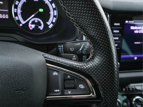 Škoda Kodiaq 1.5TSI Sportline ( 7-Pers.) Aut* LEATHER-MICROFIBRE | MEMORY-PACK | FULL-LED | ADAPTIVE-CRUISE | CAMERA | DAB+ | AMBIENT-LIGHT | KEYLESS | CARPLAY | HEATED-SPORTSEATS | DAB | SHIFT-PADDLES | 20 "ALU*