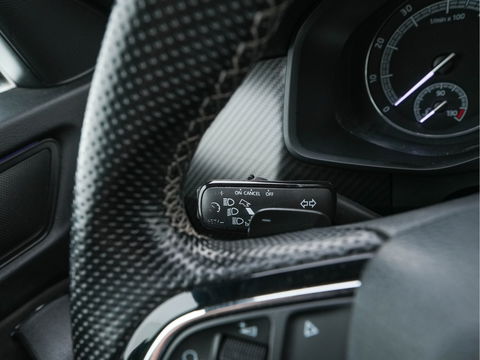 Škoda Kodiaq 1.5TSI Sportline ( 7-Pers.) Aut* LEATHER-MICROFIBRE | MEMORY-PACK | FULL-LED | ADAPTIVE-CRUISE | CAMERA | DAB+ | AMBIENT-LIGHT | KEYLESS | CARPLAY | HEATED-SPORTSEATS | DAB | SHIFT-PADDLES | 20 "ALU*