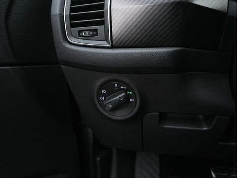 Škoda Kodiaq 1.5TSI Sportline ( 7-Pers.) Aut* LEATHER-MICROFIBRE | MEMORY-PACK | FULL-LED | ADAPTIVE-CRUISE | CAMERA | DAB+ | AMBIENT-LIGHT | KEYLESS | CARPLAY | HEATED-SPORTSEATS | DAB | SHIFT-PADDLES | 20 "ALU*