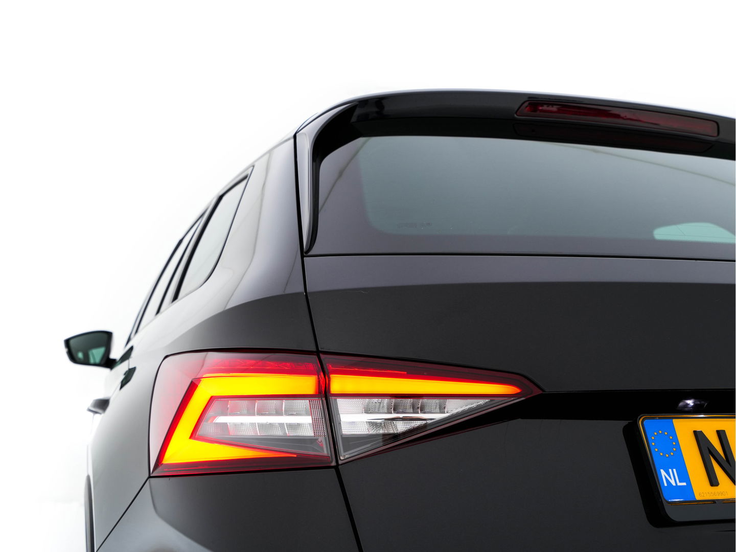 Škoda Kodiaq 1.5TSI Sportline ( 7-Pers.) Aut* LEATHER-MICROFIBRE | MEMORY-PACK | FULL-LED | ADAPTIVE-CRUISE | CAMERA | DAB+ | AMBIENT-LIGHT | KEYLESS | CARPLAY | HEATED-SPORTSEATS | DAB | SHIFT-PADDLES | 20 "ALU*