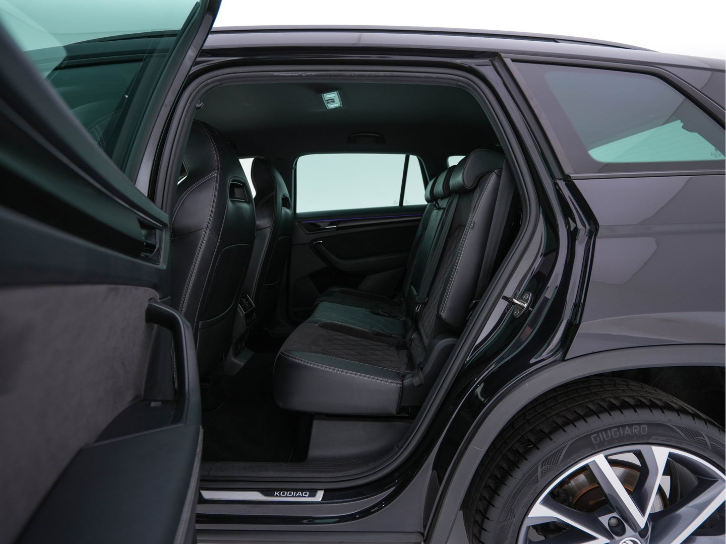 Škoda Kodiaq 1.5TSI Sportline ( 7-Pers.) Aut* LEATHER-MICROFIBRE | MEMORY-PACK | FULL-LED | ADAPTIVE-CRUISE | CAMERA | DAB+ | AMBIENT-LIGHT | KEYLESS | CARPLAY | HEATED-SPORTSEATS | DAB | SHIFT-PADDLES | 20 "ALU*