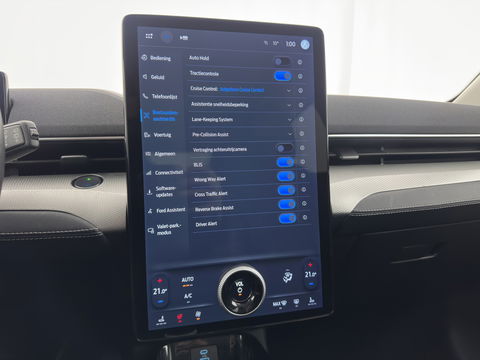 Ford Mustang Mach-E RWD 75 kWh (3-Fase) {SOH-93%} (INCL-BTW) Aut. *LUXURY-LEATHER | FULL-LED | DAB+ | DIGI-COCKPIT | KEYLESS | NAVI-FULLMAP | TOPVIEW | LANE-ASSIST | BLINDSPOT | CARPLAY | HEATED-COMFORTSEATS | PRIVACY-GLASS |TOWBAR | 18"ALU*