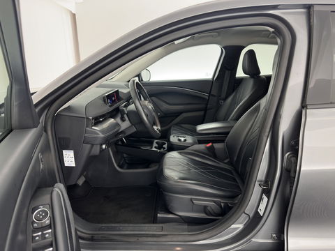 Ford Mustang Mach-E RWD 75 kWh (3-Fase) {SOH-93%} (INCL-BTW) Aut. *LUXURY-LEATHER | FULL-LED | DAB+ | DIGI-COCKPIT | KEYLESS | NAVI-FULLMAP | TOPVIEW | LANE-ASSIST | BLINDSPOT | CARPLAY | HEATED-COMFORTSEATS | PRIVACY-GLASS |TOWBAR | 18"ALU*