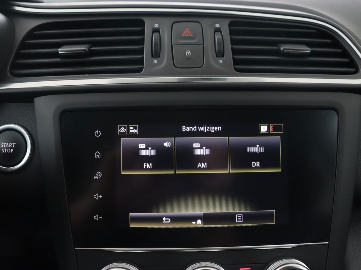 Renault Kadjar 1.3 TCe Limited | 60.800km NAP | Carplay | Navigatie | Climate control | Keyless | Parkeerhulp | Cruise control | DAB | Bluetooth