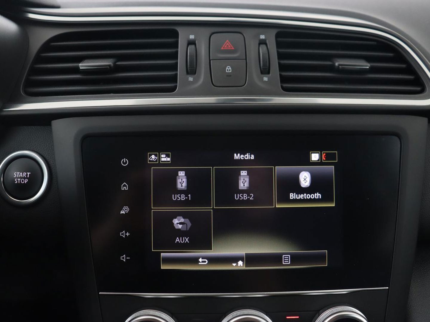 Renault Kadjar 1.3 TCe Limited | 60.800km NAP | Carplay | Navigatie | Climate control | Keyless | Parkeerhulp | Cruise control | DAB | Bluetooth