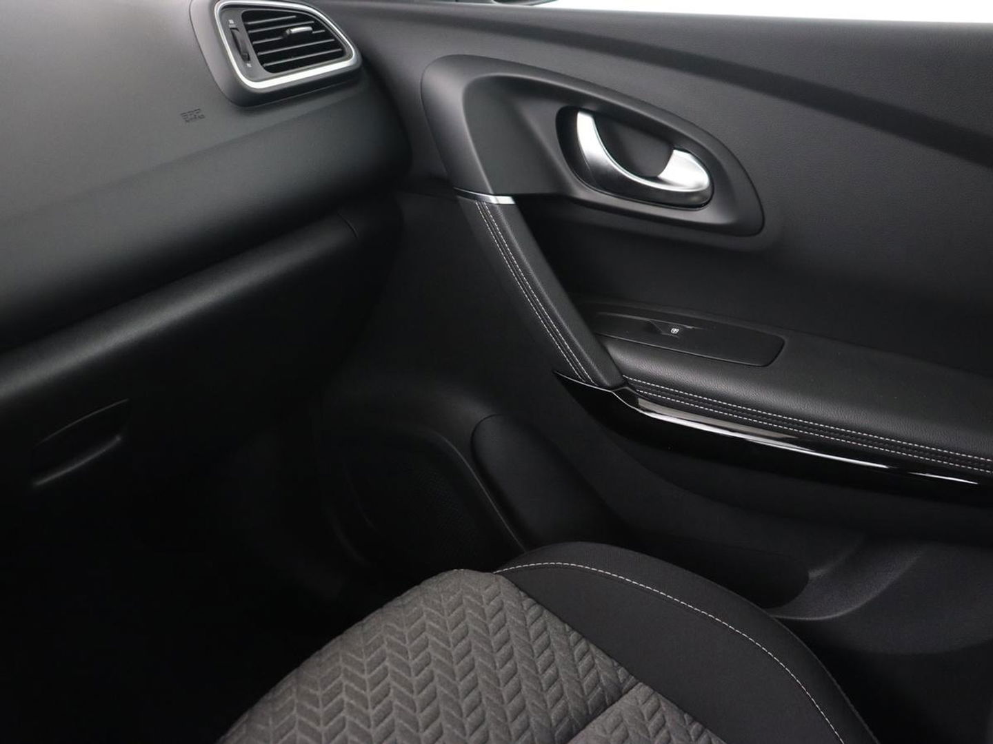 Renault Kadjar 1.3 TCe Limited | 60.800km NAP | Carplay | Navigatie | Climate control | Keyless | Parkeerhulp | Cruise control | DAB | Bluetooth