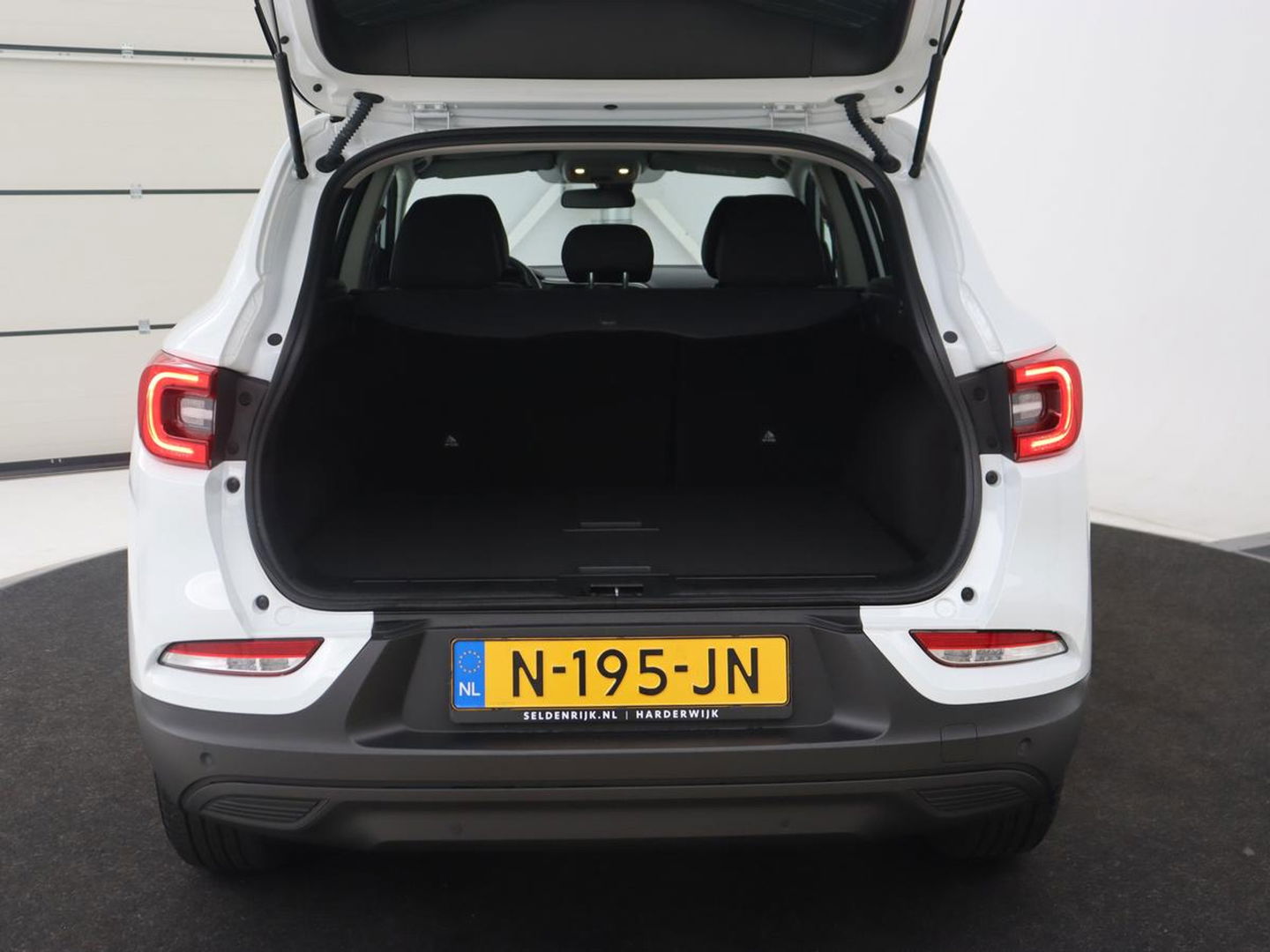 Renault Kadjar 1.3 TCe Limited | 60.800km NAP | Carplay | Navigatie | Climate control | Keyless | Parkeerhulp | Cruise control | DAB | Bluetooth