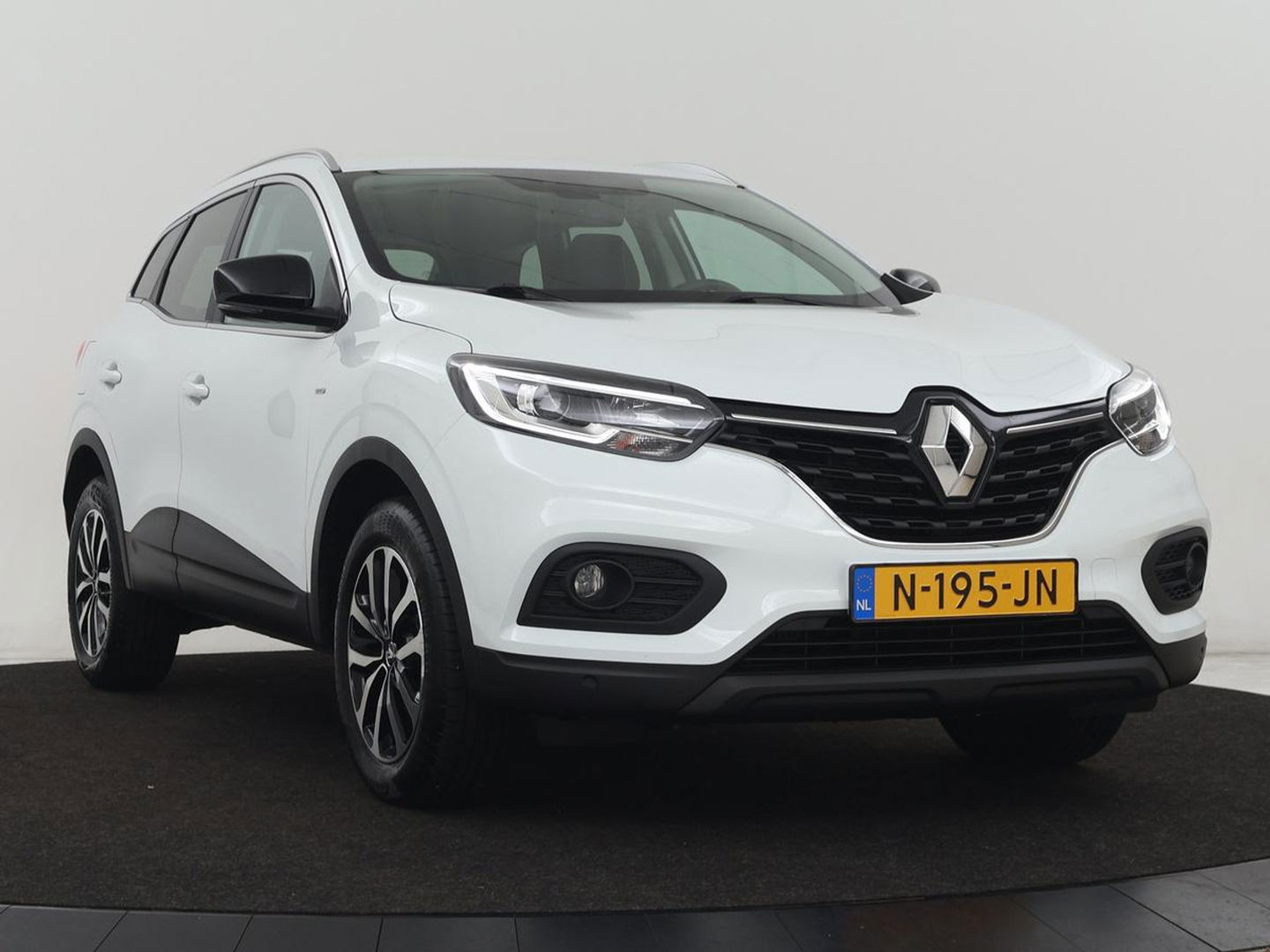 Renault Kadjar 1.3 TCe Limited | 60.800km NAP | Carplay | Navigatie | Climate control | Keyless | Parkeerhulp | Cruise control | DAB | Bluetooth