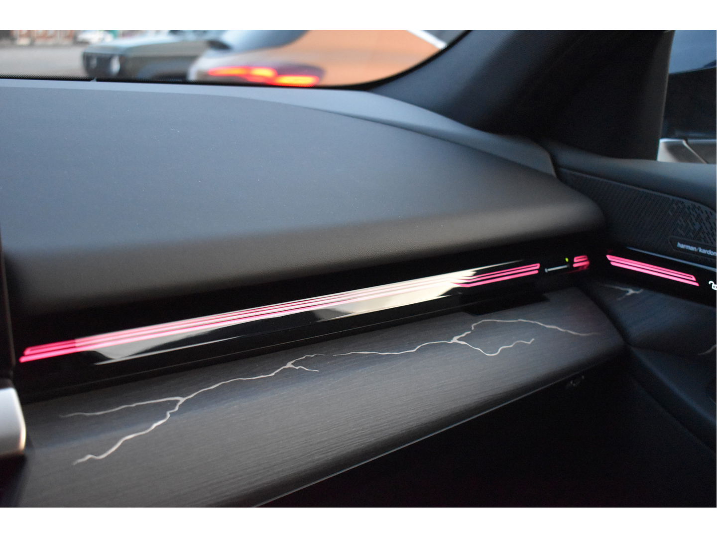 BMW 5 Serie 520i M-Sport Comfort pack 208 pk | Vol | Pano.dak | HUD | Harman/Kardon | Keyless | Memory stoelen | 360 gr.camera | Stoelverkoeling