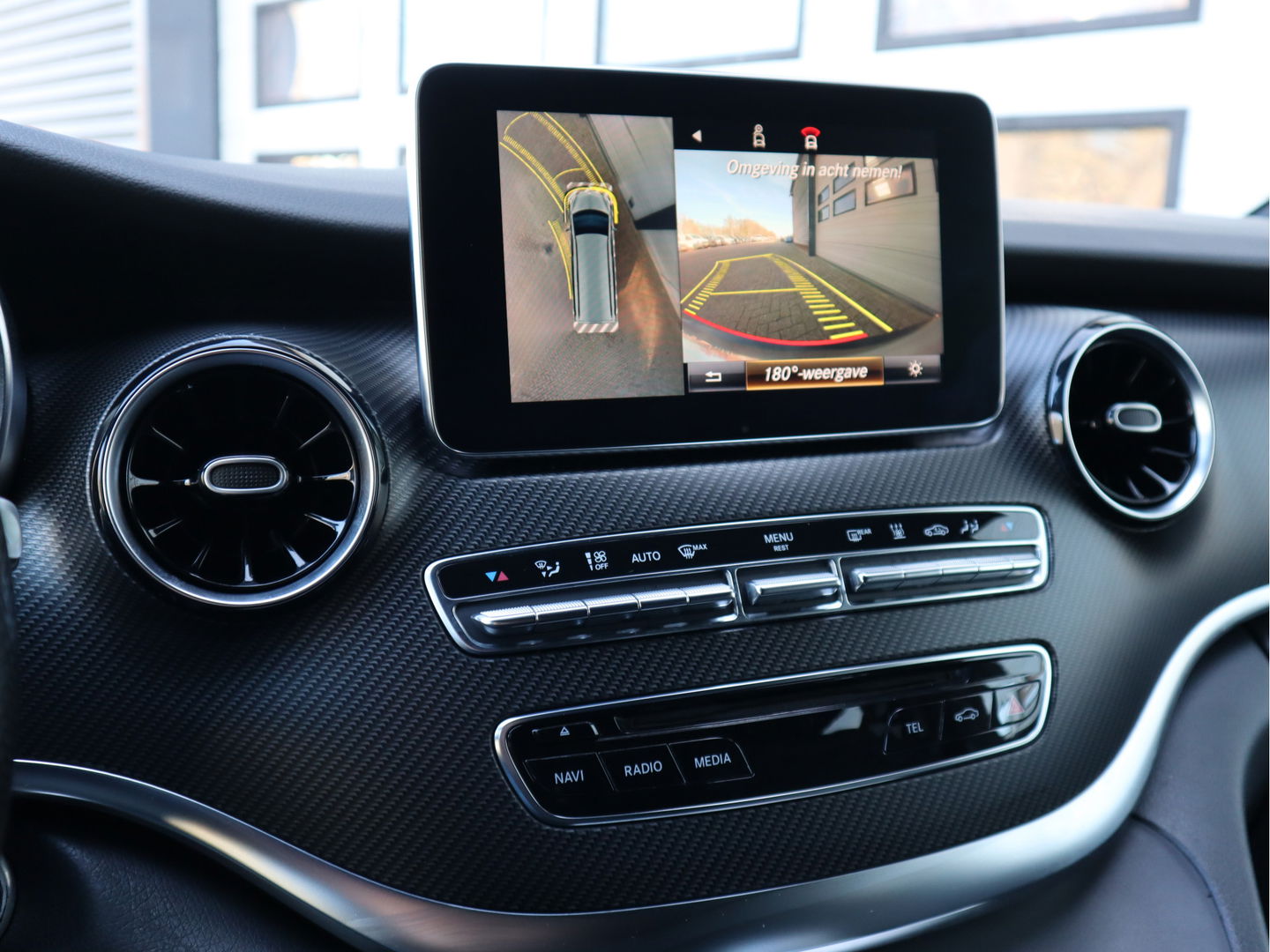 Mercedes-Benz V-Klasse 300d L3 4-MATIC Extra Lang DC 5 Pers - AMG - Trekhaak - ACC