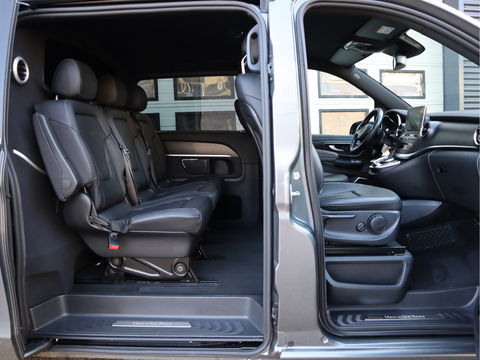 Mercedes-Benz V-Klasse 300d L3 4-MATIC Extra Lang DC 5 Pers - AMG - Trekhaak - ACC