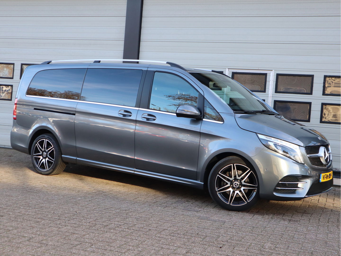 Mercedes-Benz V-Klasse 300d L3 4-MATIC Extra Lang DC 5 Pers - AMG - Trekhaak - ACC