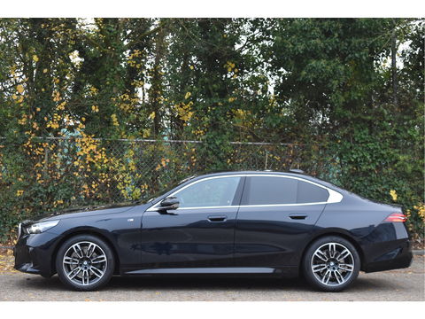 BMW 5 Serie 520i M-Sport Comfort pack 208 pk | Vol | Pano.dak | HUD | Harman/Kardon | Keyless | Memory stoelen | 360 gr.camera | Stoelverkoeling